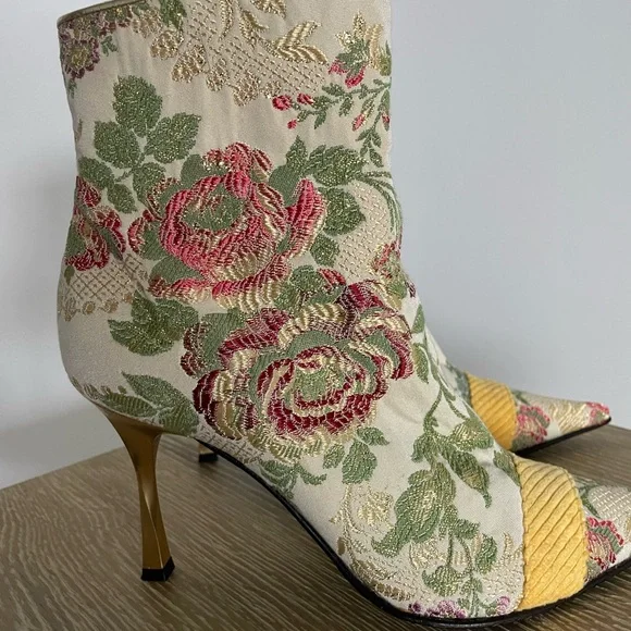 Casadei $1250 Sz 7.5 Women's Gold Brocade Boots Booties Gold Heel - Picture 2 of 6